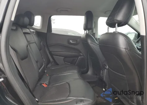 2018 Jeep Compass Latitude 4X4 z USA, uszkodzony, nr VIN 3C4NJDBB5JT456105